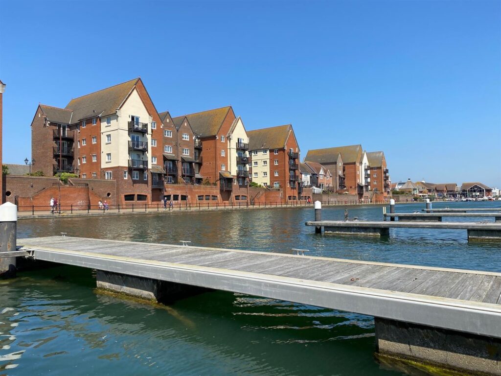 Madeira Way, Sovereign Harbour South, Eastbourne